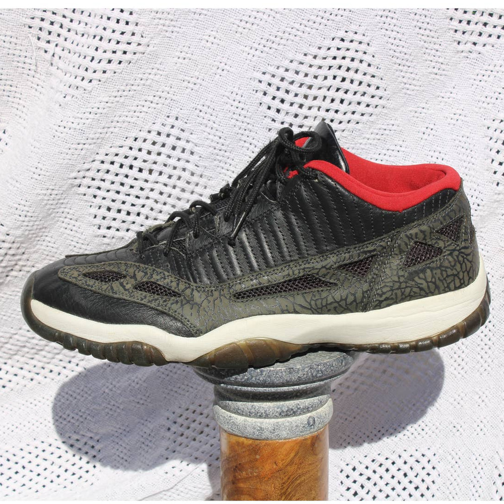 Jordan 11 Retro Low IE Bred - 306008-061 Size 13 2003
